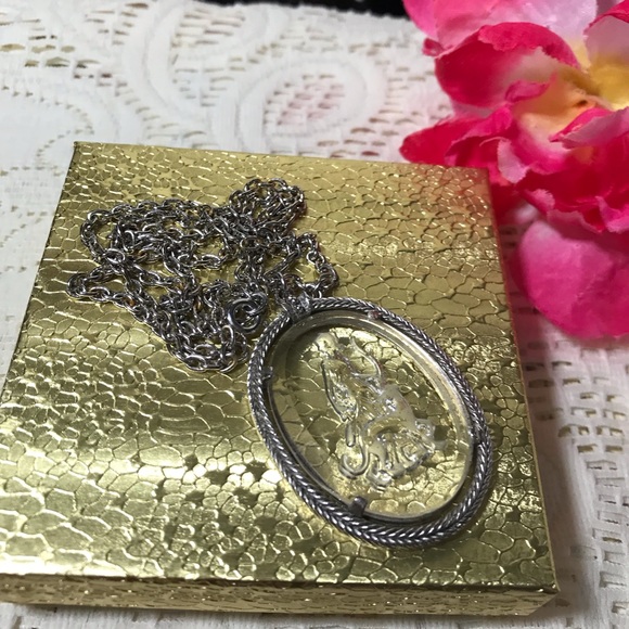 AVON Goddess Diana 1970’s Intaglio Cameo & her dog Silvertone in Avon book - Picture 4 of 5